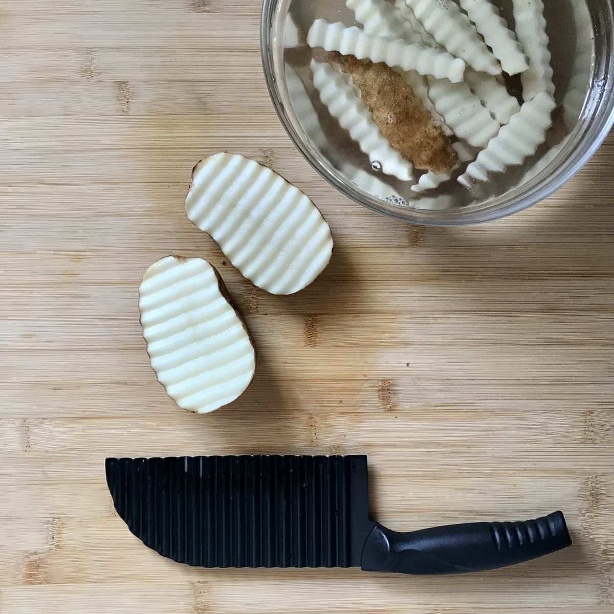 https://www.shelovesbiscotti.com/wp-content/uploads/2021/05/crinkle-cut-fries.jpeg