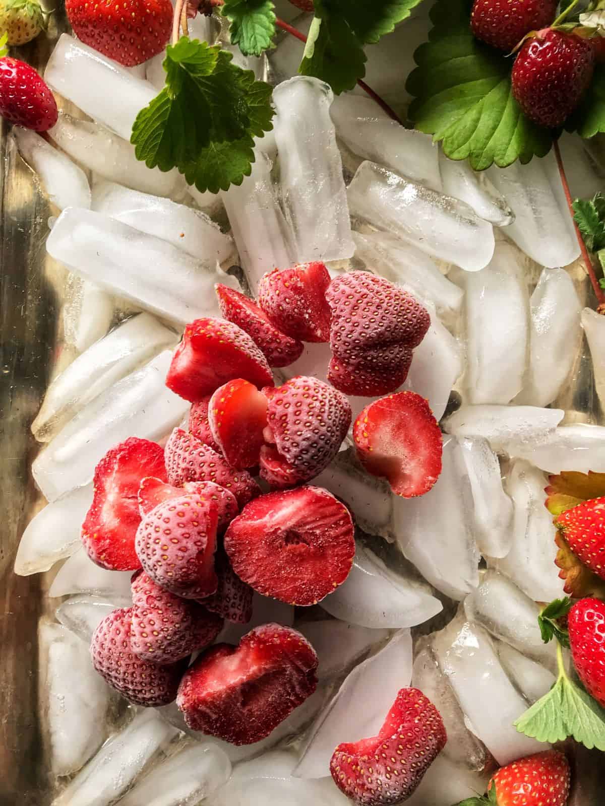 https://www.shelovesbiscotti.com/wp-content/uploads/2023/04/how-to-freeze-strawberries-1.jpg